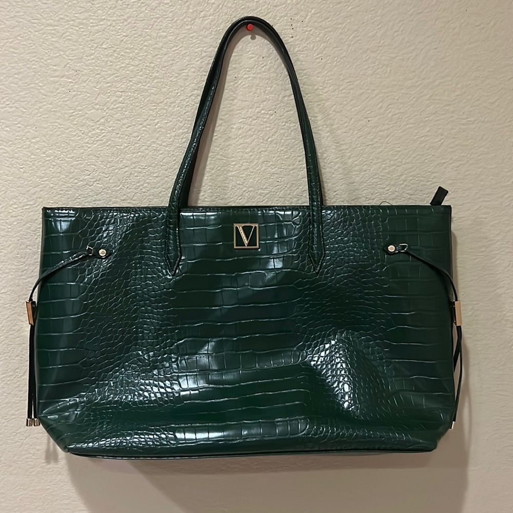 EUC Like New Victoria's Secret faux croc Alligator purse pocketbook shoulder bag